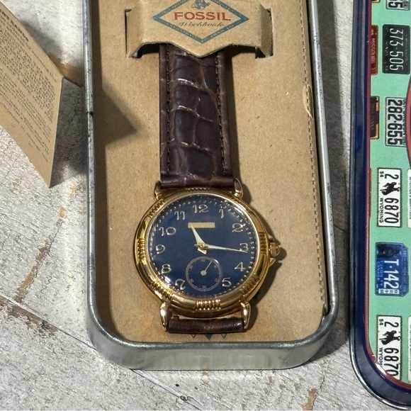 New Vintage❤️Fossil TM-6253 90’s Ladies Watch in Tin - Picture 6 of 8